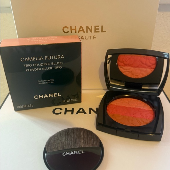 Chanel Camelia Futura Trío Powder Blush - Spring 2025 - LIMITED EDITION - Picture 4 of 4